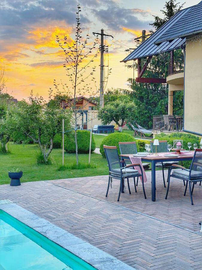 Maison d’hôte pour 10 personnes, avec Balcon et Terrasse ainsi que Jacuzzi et Jardin à Brașov - 3
