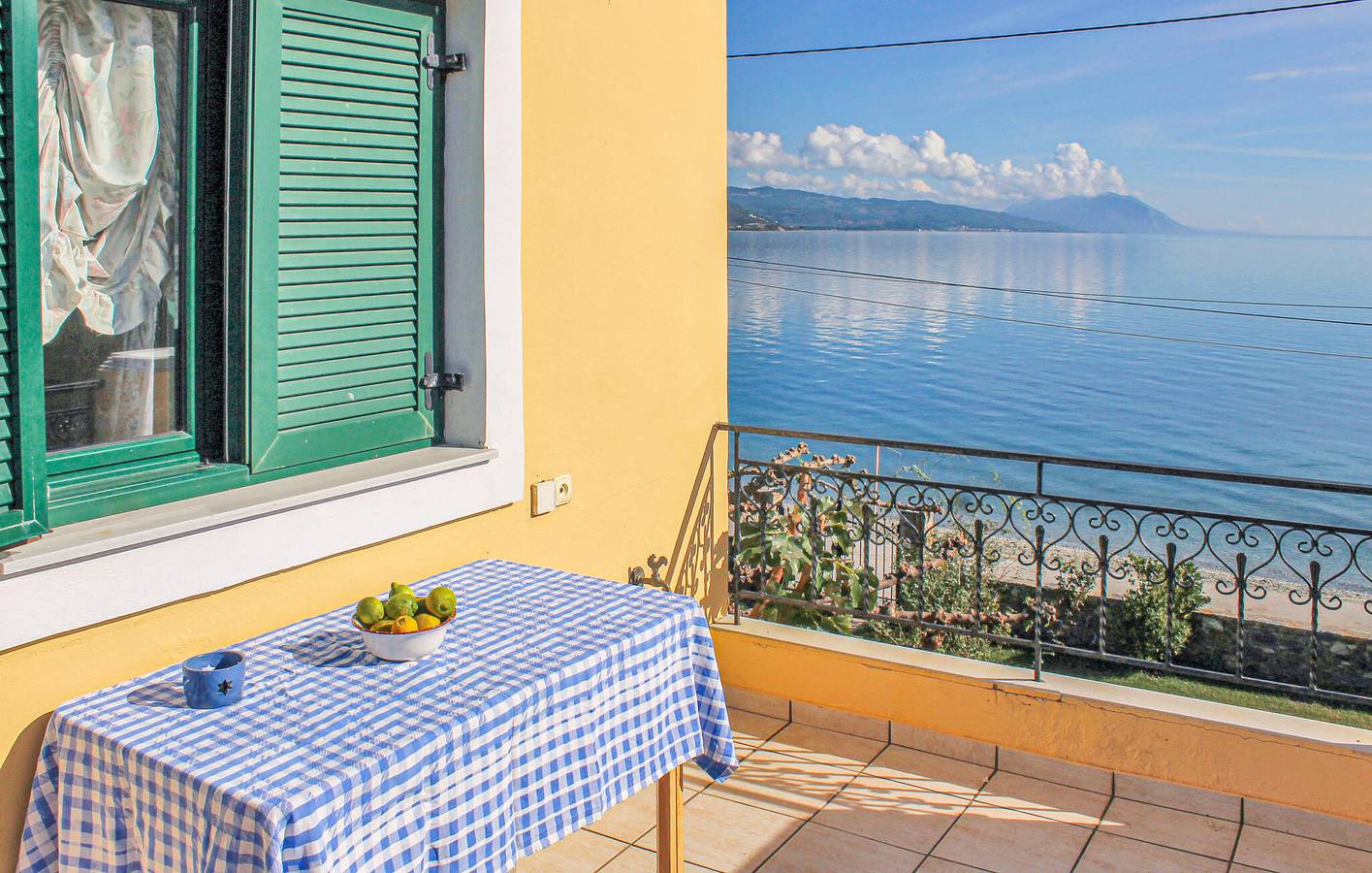 Gemütliches Küstenappartement mit Terrasse & WiFi in Ilia, Euböa