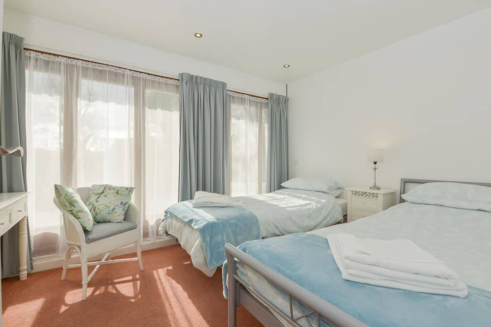 Hideaway Barn, family friendly, with a garden in Charlestown in Charlestown, Cornwall