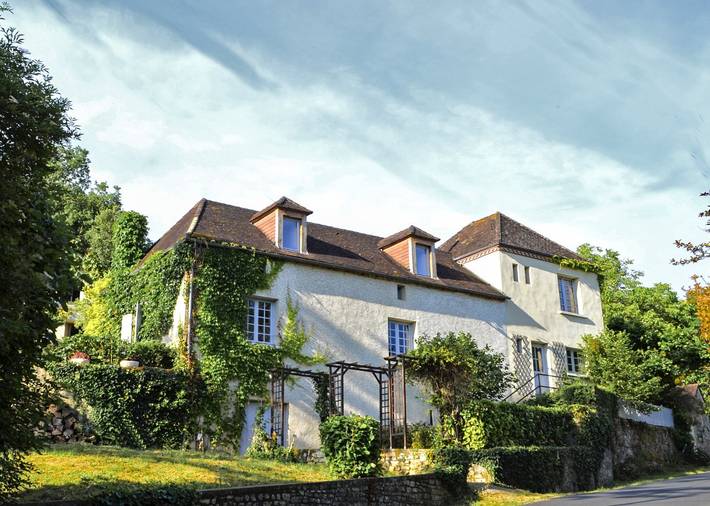 Gîte pour 6 personnes, avec jardin ainsi que terrasse et piscine