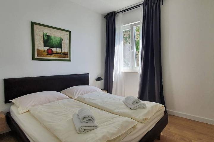 Ganze Wohnung, Beach house Villa Antares middle floor apt.A2 in Pisak, Omis-Riviera