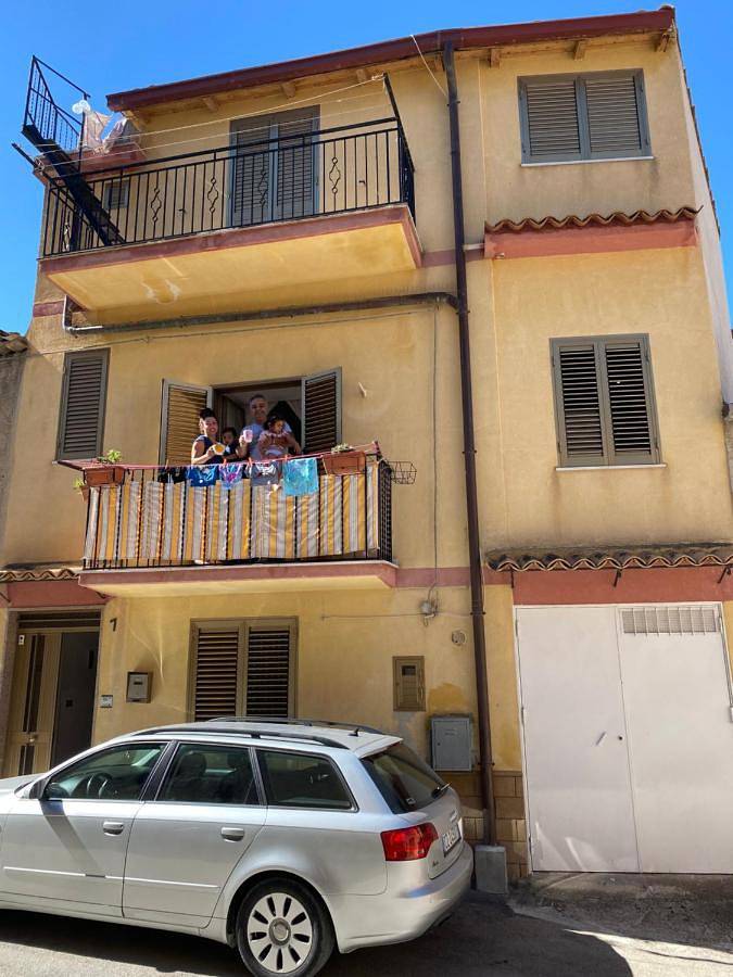 Gîte pour 4 personnes, avec balcon à Burgio