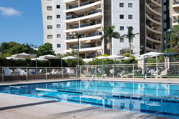 Apartamento de vacaciones para 7 personas, con jardín y sauna además de piscina y jacuzzi - 1