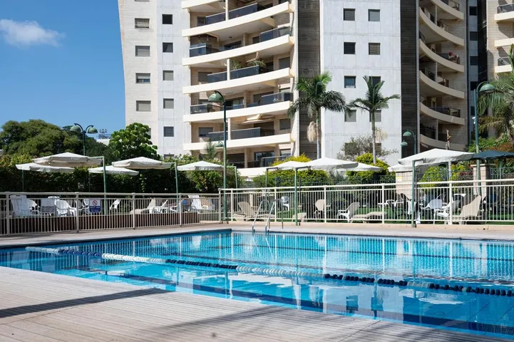 Apartamento de vacaciones para 6 personas, con jacuzzi y piscina además de sauna y jardín - 1