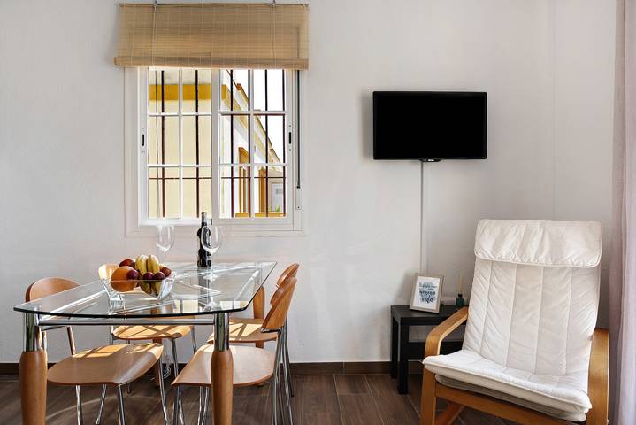 Entire apartment, La Tortuga Playa with Sea View, Pool, Wi-Fi & Garden; Pet-Friendly in Playa de Los Lances, Tarifa