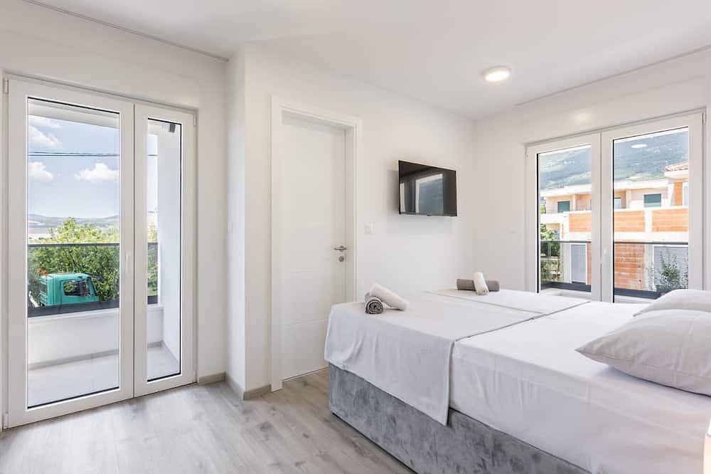 Villa Bonce - Five Bedroom Villa with Private Swimming Pool in Kastel Luksic, Kaštela
