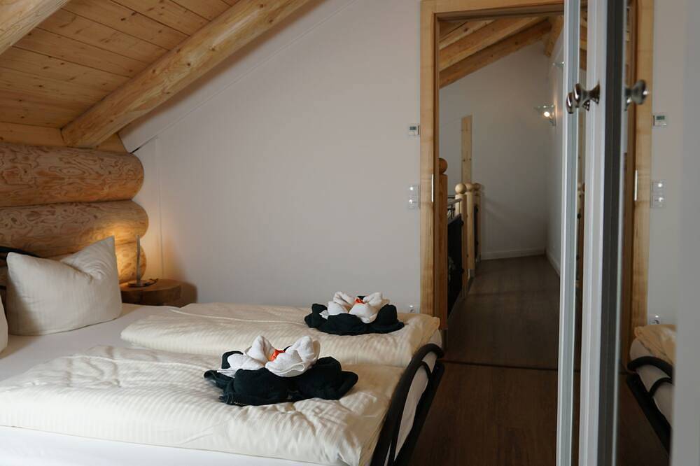 Lakestarnberg Apartments Wild Wood, Rundstammhaus in Pöcking, Starnberger See