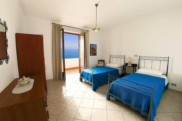 Haus in einer Villa in Amalfi mit herrlichem Meerblick, Parkplatz in der Nähe. in Amalfi, Sorrento Coast