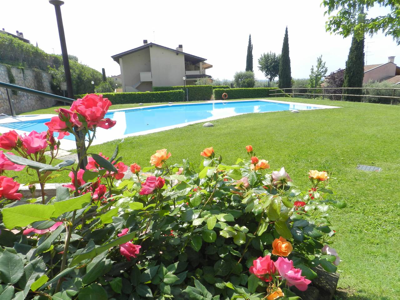 Apartamento entero, Regarda – bilocale "Perla del Garda" a Lazise con vista lago e piscina in Lazise, Montañas Garda