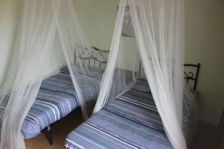 Casa rural para 11 personas, con Balcón y Jacuzzi además de Terraza y Jardín en La Horra - 4