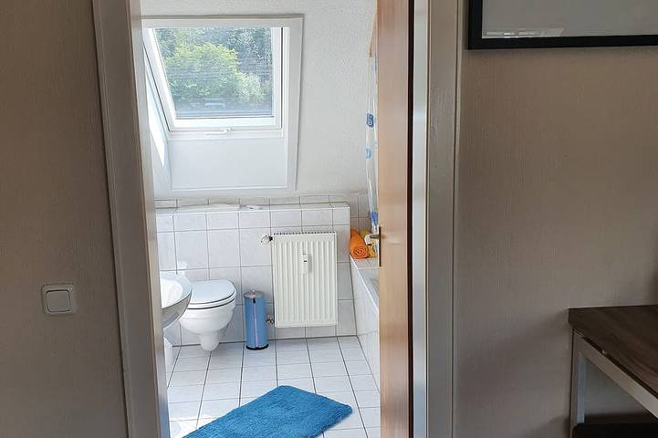 Ganze Wohnung, Private Unterkunft in einer 2 Zi.Dachgeschoßwohnung.Für 2 max. 3 Pers. in Leverkusen, Bergisches Land