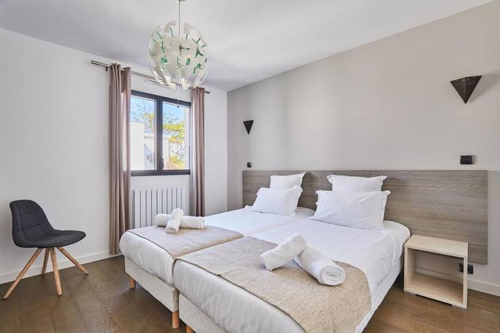 Villa pour 8 personnes, avec terrasse ainsi que piscine et jardin, animaux acceptés à Anglet - 3