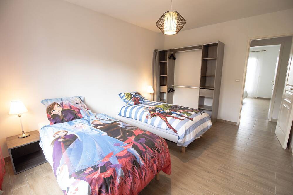 Cosy house with garden Paris Disney in Bry-sur-Marne, Valle del Marne