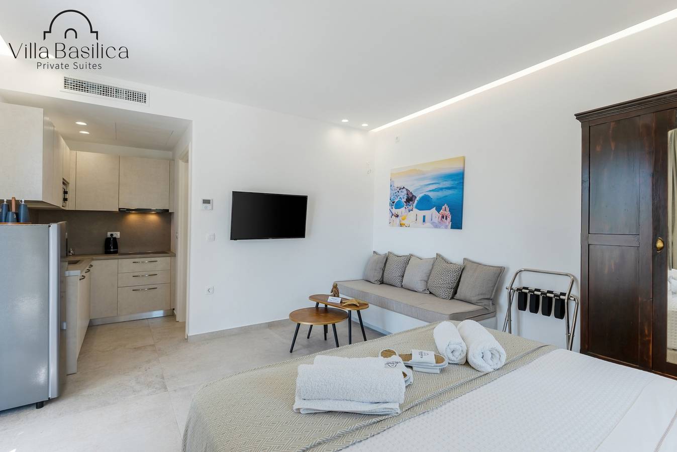 Apartment in Hotel “Villa Basilica Tefsia” with Private Garden, Wi-Fi & Air Conditioning in Perivolos Beach, Santorini