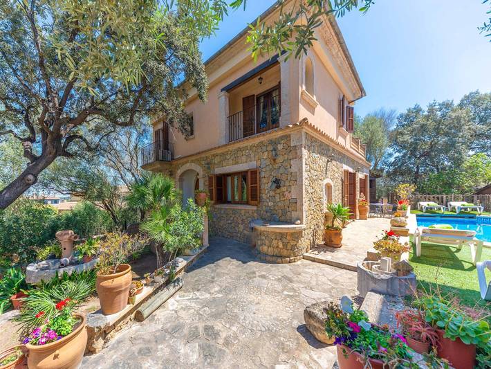 Ferienhaus für 9 Personen, mit Balkon/Terrasse und Balkon sowie Terrasse und Garten in Maria de la Salut