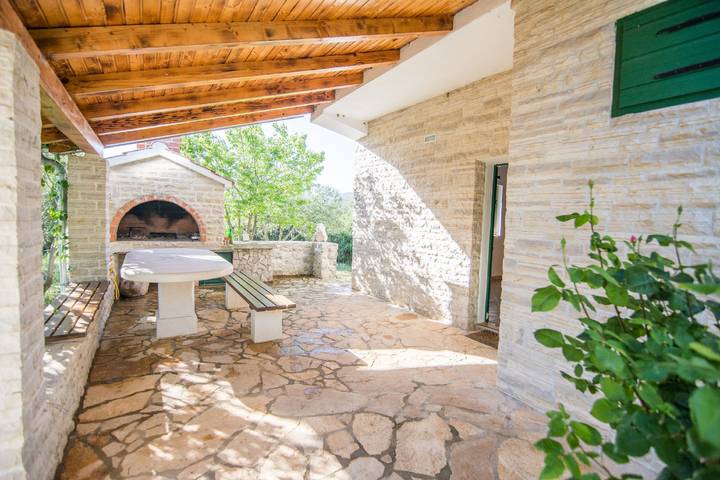 Ferienhaus für 4 Personen, mit Terrasse und Garten sowie Pool in Općina Stankovci