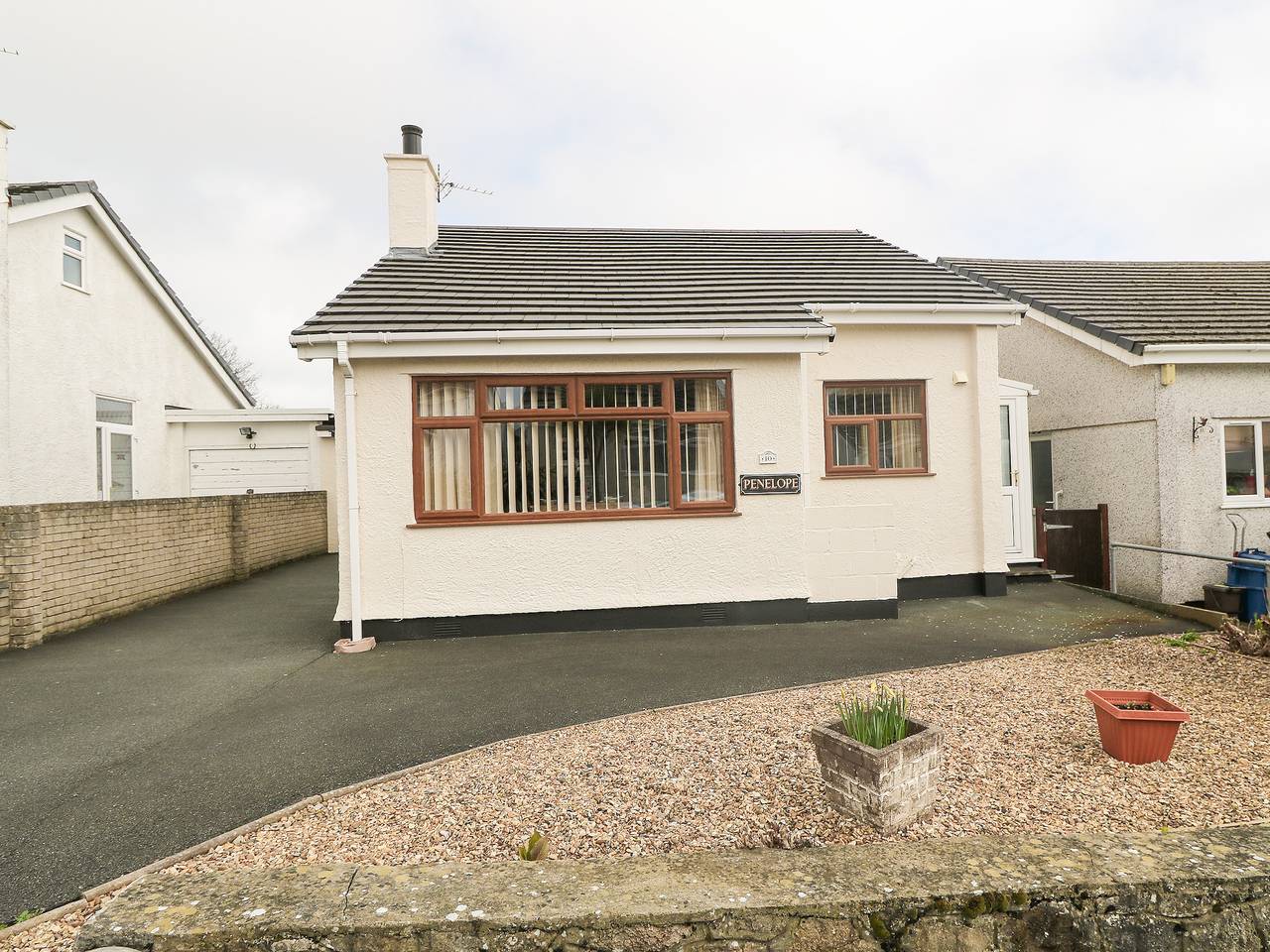 Log Cabin for 4 People in Benllech, Isle of Anglesey
