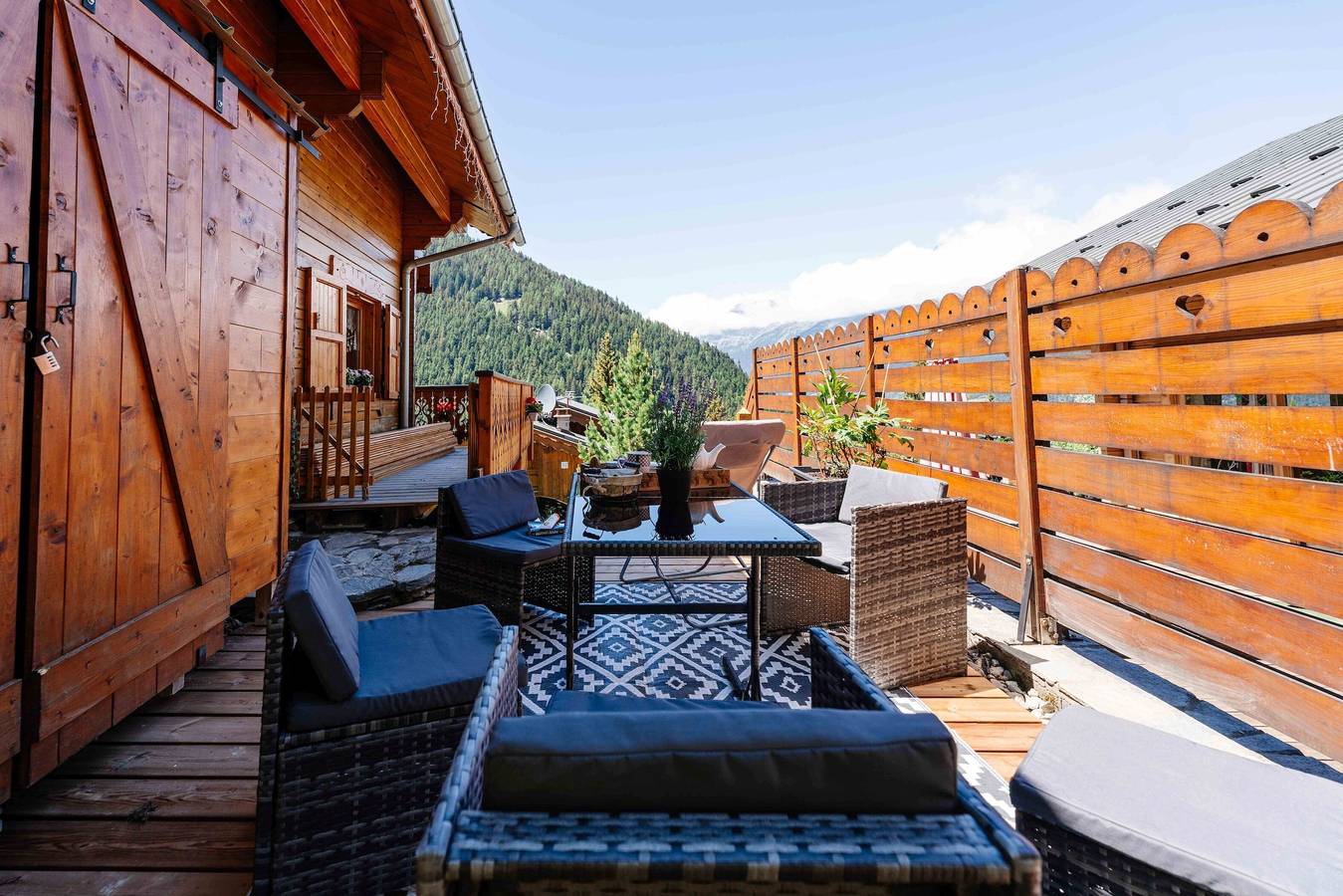 Appartement entier, Appartement 'Bas De Lout'Chi Valfréjus' avec vue sur la montagne, terrasse privée et Wi-Fi in Valfréjus, Modane