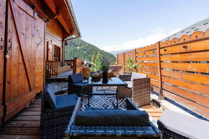 Appartement entier, Appartement 'Bas De Lout'Chi Valfréjus' avec vue sur la montagne, terrasse privée et Wi-Fi in Valfréjus, Modane