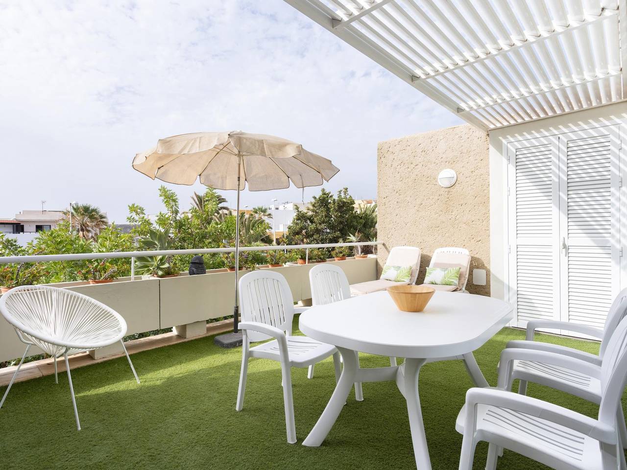 Entire holiday apartment, Apartment on the beach, work area and private parking - Pillowabroad in Porís de Abona, South Tenerife