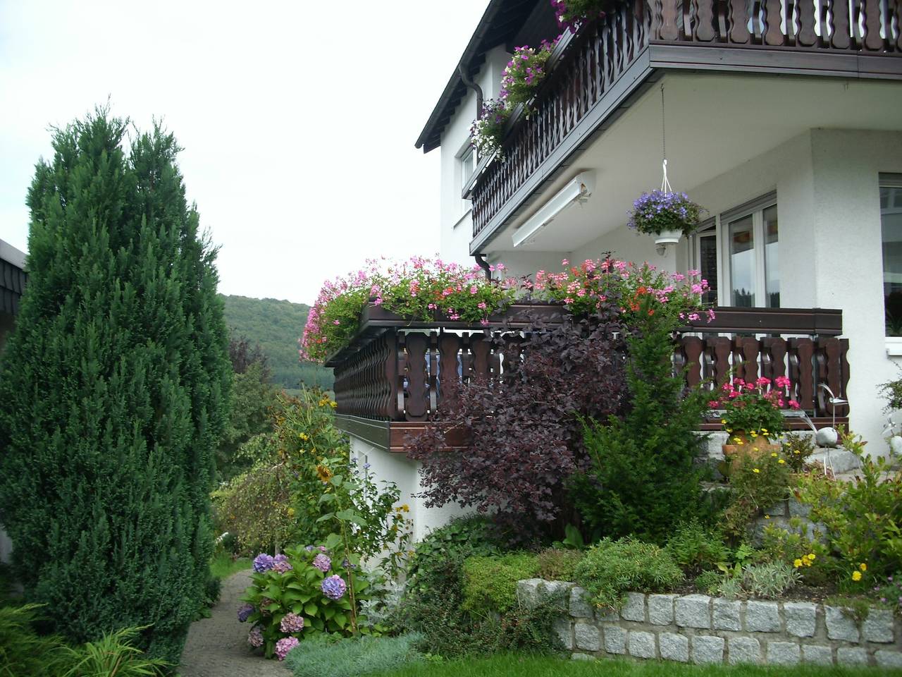 Ganze Wohnung, Ferienwohnung 'Waltraud, 105 qm' mit Panoramablick, privater Terrasse und Wlan in Hoppecke, Brilon