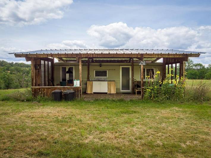 Camping pour 6 personnes, avec terrasse ainsi que jardin et vue dans la Creuse - 2