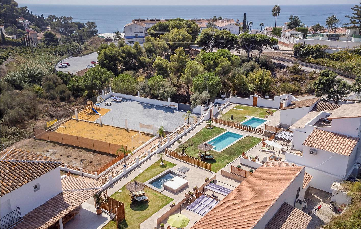 2,5 km Strandmiete mit Parkplatz und Pool. in Vélez-Málaga, Costa del Sol