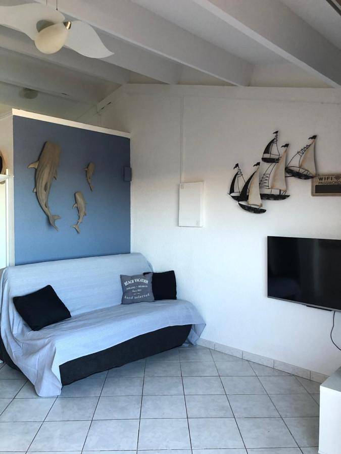 Gîte pour 4 personnes, avec piscine ainsi que vue et terrasse dans Plage du pont tournant - 4
