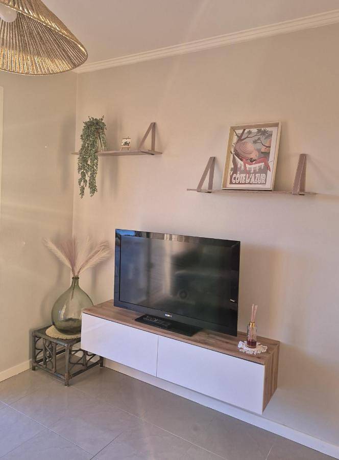 Gîte pour 4 personnes, avec vue ainsi que terrasse et piscine à Les Adrets-de-l'Estérel - 2