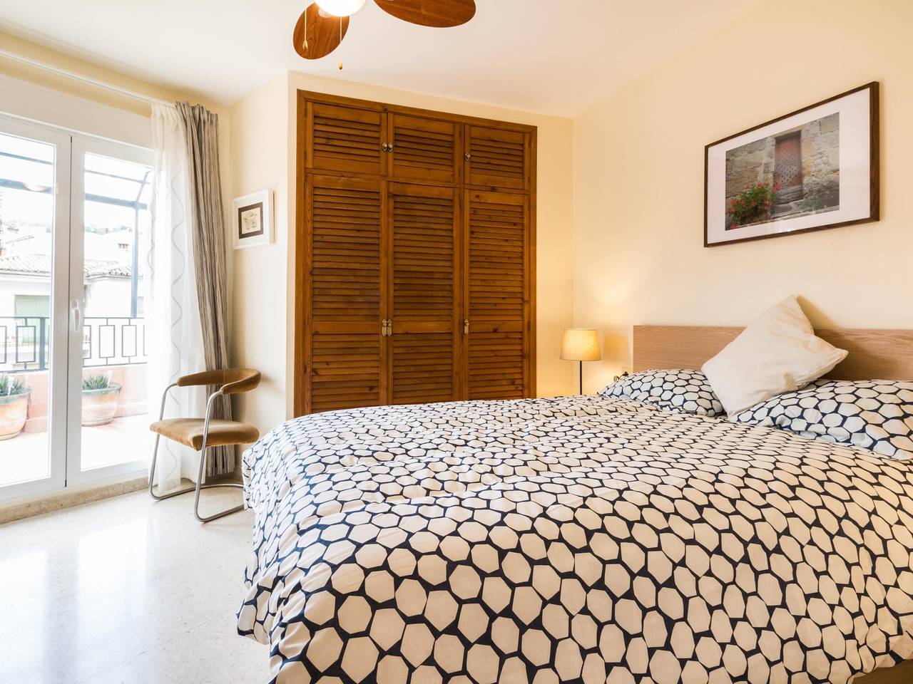 Apartamento vacacional entero, Apto Paseo del Salón. Ático céntrico con gran terraza in Realejo-San Matías, Granada