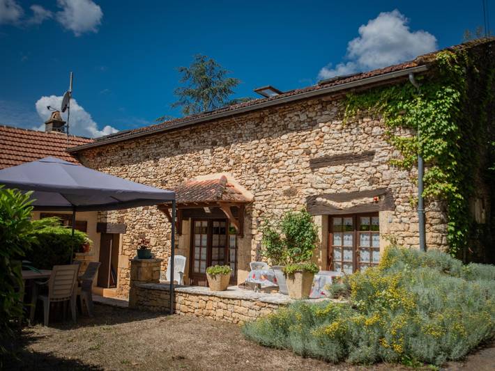 Gîte pour 6 personnes, avec piscine ainsi que terrasse et jardin, animaux acceptés à Prats-du-Périgord