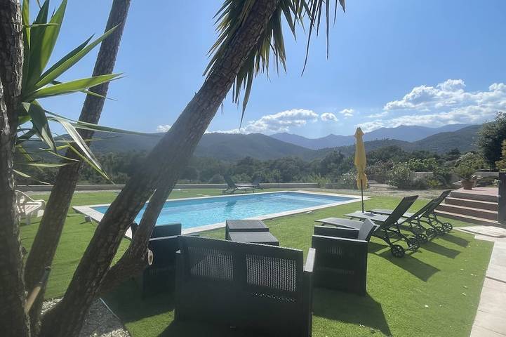 Appartement de vacances pour 4 personnes, avec jardin ainsi que piscine et terrasse