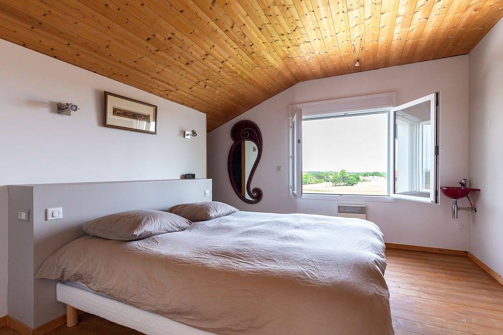 Villa Avec Piscine Chauffée aux Portes de Bayonne, Capbreton, Hossegor, Biarritz in Saint-Martin-de-Seignanx, Côte d’Argent