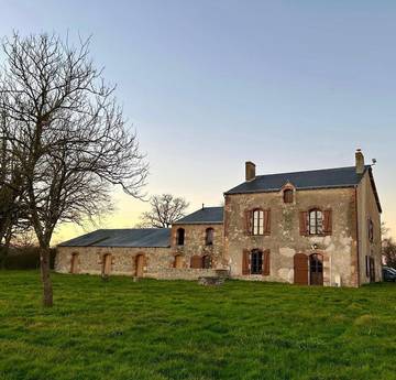 Location de vacances pour 10 personnes, avec vue et terrasse, animaux acceptés à Chalais (Indre)