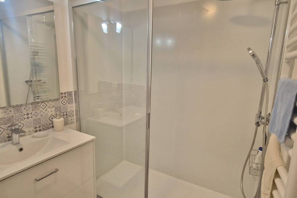 Apartamento entero, Quiet apartment, sleeps 4, garden-wi-fi parking in Venelles, Region de Aix-en-Provence