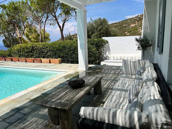 5 Bedroom Villa with Private Pool, Saronida, Athens Riviera in Saronida, Región Costa Este de Ática