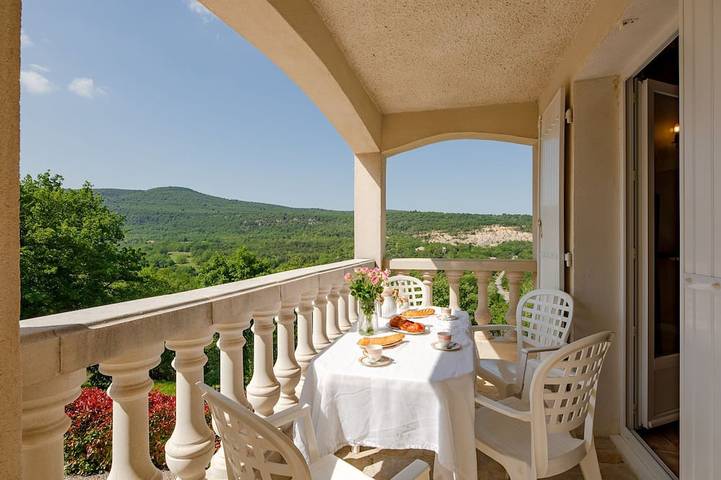 Ganze Wohnung, Aiguines in Bauduen, Brignoles Region