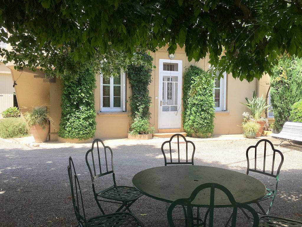 Gîte "La Glycine", dans un Mas catalan in Elne, Côte d'Améthyste