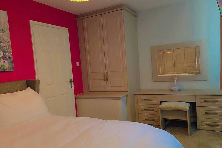 Experience Comfort and Style at Our Modern Luxury 3-Bedroom Guesthouse in Wigan\" in Wigan, Gran Mánchester