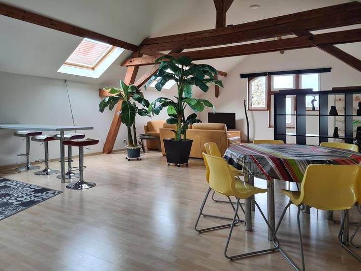 Location de vacances pour 6 personnes, avec Terrasse ainsi que Jardin et Vue à Saint-Nabor