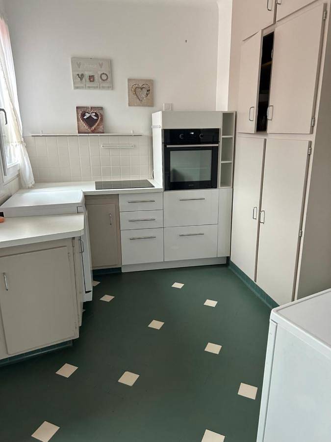 Appartement entier, Three-Bedroom Apartment in Aumale, Région de Dieppe