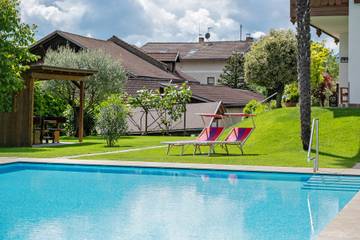 Ferienwohnung für 3 Personen, mit Balkon und Garten in Riffian