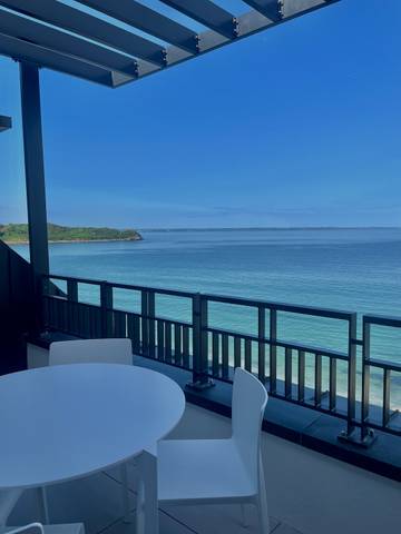 Gîte pour 4 personnes, avec piscine ainsi que vue sur l’océan et jardin dans Plage Tresmeur