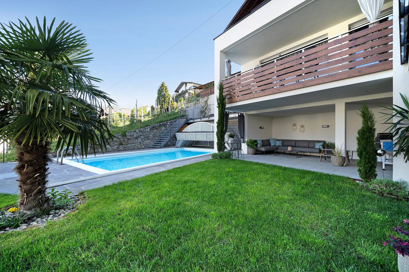 Apartamento inteiro, Apartamento 'Nelkenstein Sommer' com vista para a montanha, piscina partilhada e Wi-Fi in Scena, Alpes de Sarentino