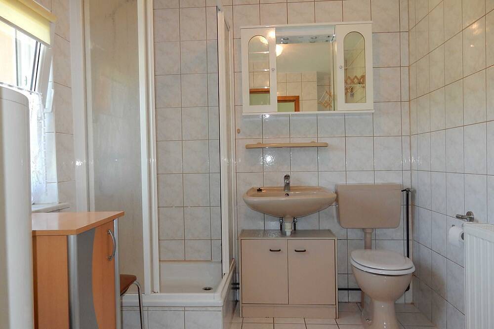 Ganze Wohnung, Fewo We 6402 Ferien u Angeln auf Rügen-ruhige Lage,Garten! - Ferienwohnung Hof in Trent, Rügen