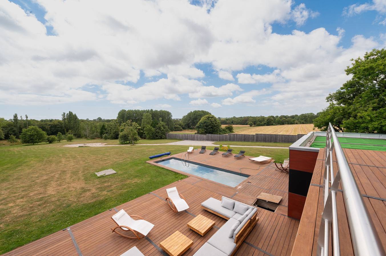 Guest Room 'Suite Cathédrale - Ty Castel' with Shared Pool, Shared Garden and Wi-Fi in Ploeren, Côte des Mégalithes