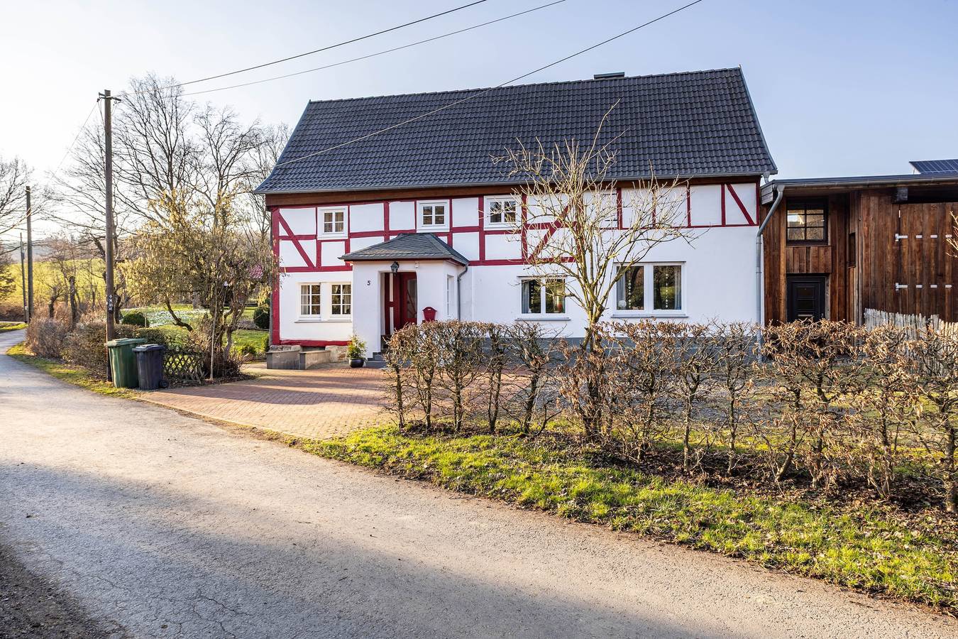 Ferienhaus Titz mit privater Terrasse, Garten und Wlan in ruhiger Lage in Sundern, Hochsauerlandkreis