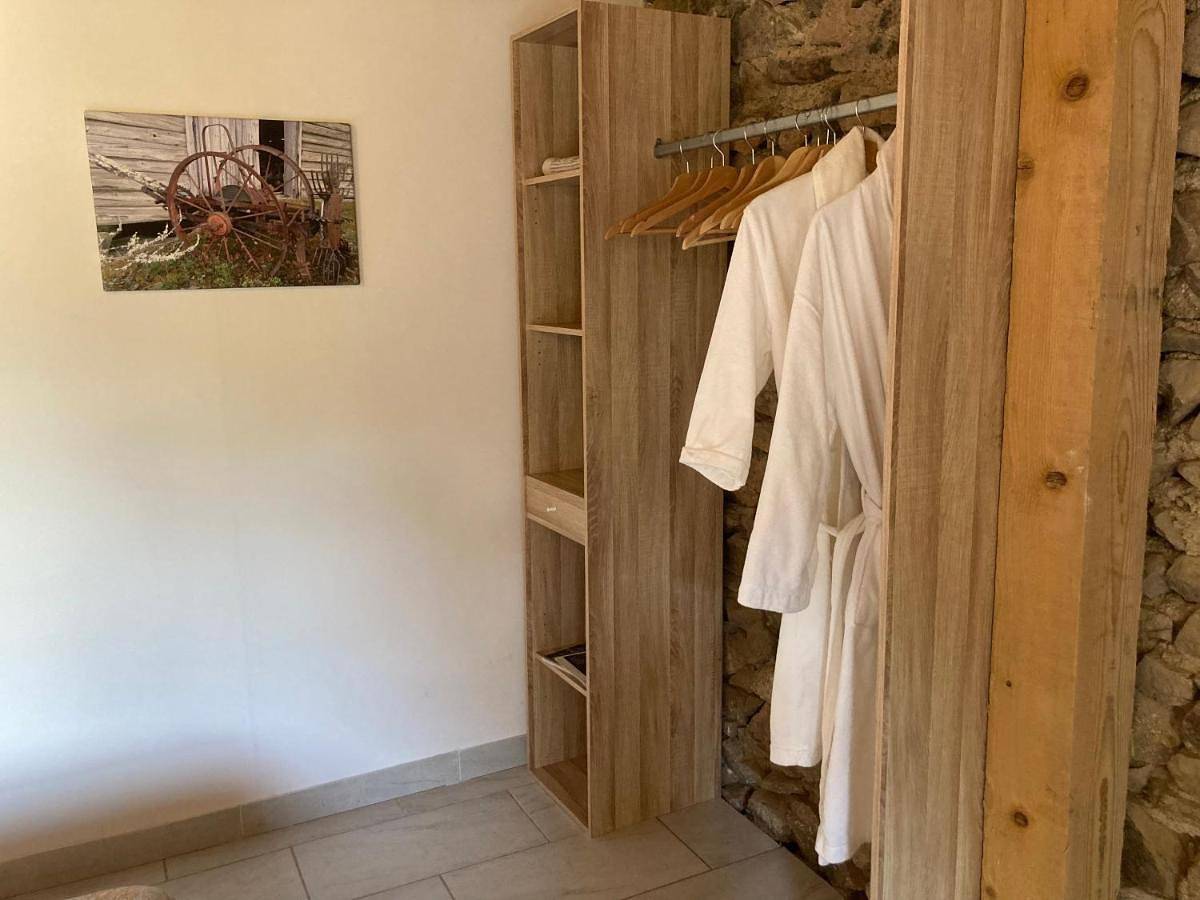 Large Twin Room in Arfeuilles, Région de Vichy