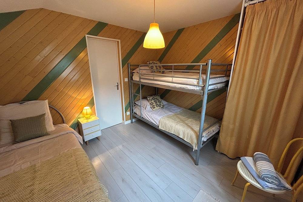 Domme Gite with pool sleeps 8 in Domme, Périgord Noir