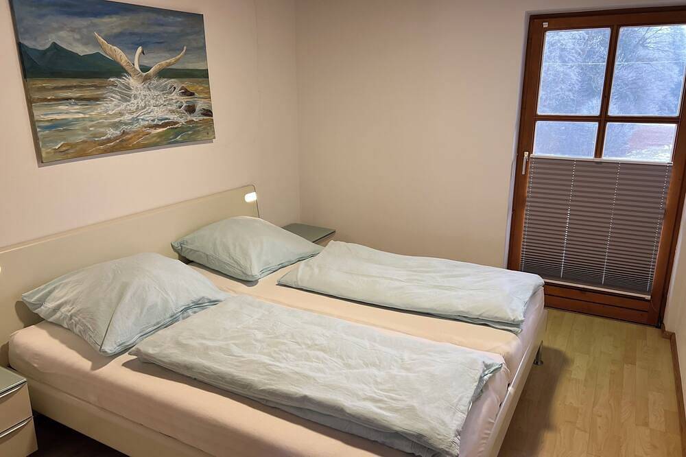 Ganze Wohnung, Ferienwohnung bis 4 Personen, 90 qm, 2 Schlafzimmer mit Balkon in Wonneberg, Rupertiwinkel